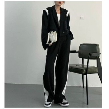 Suit • Minimal: "Monochrome edge
