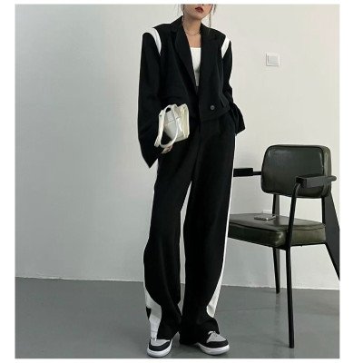 Suit • Minimal: "Monochrome edge